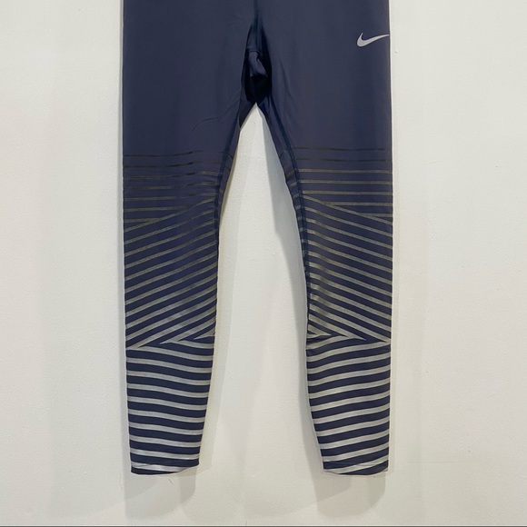 Nike Epic Lux Flash Reflective Performance Legging - Picture 6 of 13